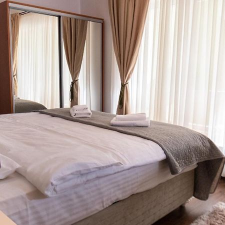 Nature Apartment - Minutes Away From The Old Town And Afi Mall บราชอฟ ภายนอก รูปภาพ