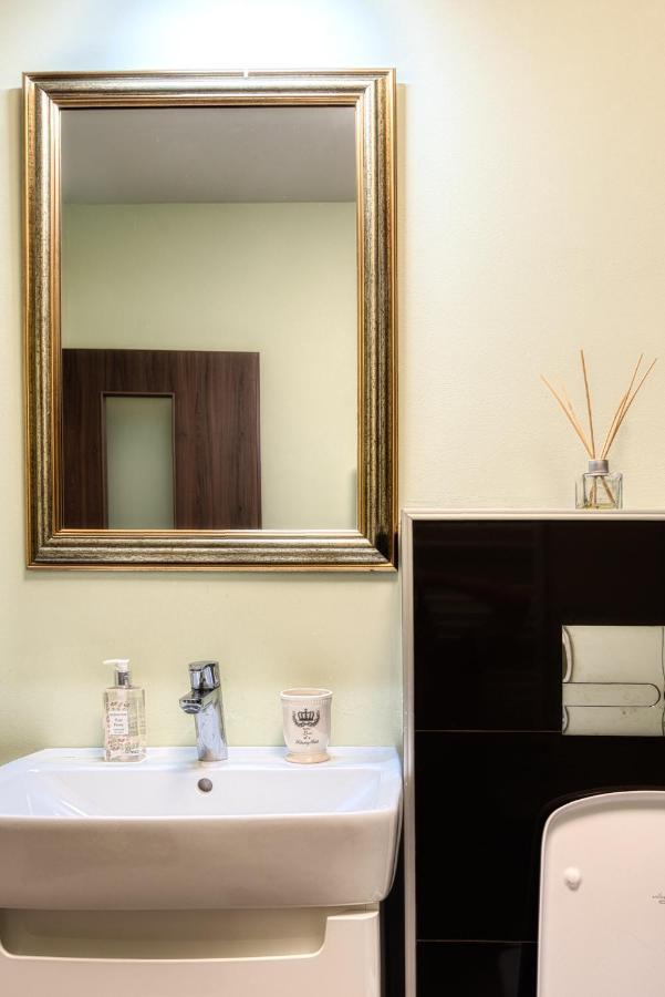 Nature Apartment - Minutes Away From The Old Town And Afi Mall บราชอฟ ภายนอก รูปภาพ