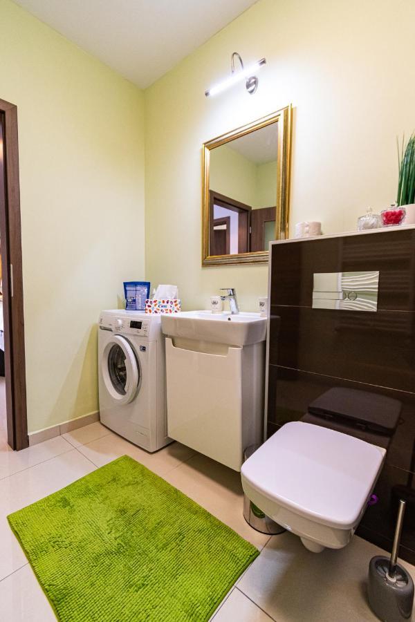 Nature Apartment - Minutes Away From The Old Town And Afi Mall บราชอฟ ภายนอก รูปภาพ