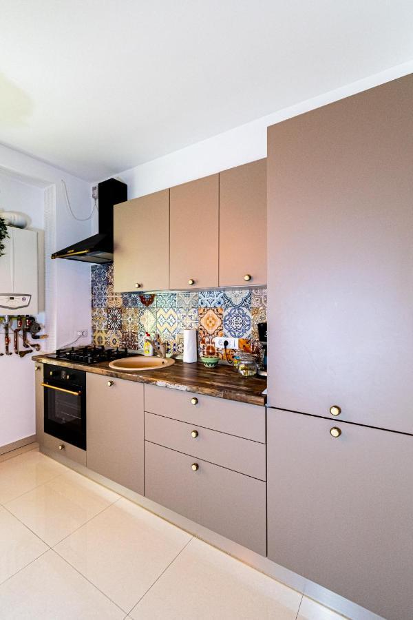 Nature Apartment - Minutes Away From The Old Town And Afi Mall บราชอฟ ภายนอก รูปภาพ